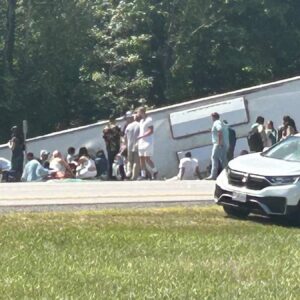 new yorkta otobus devrildi 5 olu dEa9YzDv