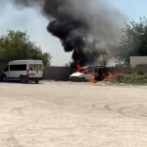 nusaybinde park halindeki arac yandi uUP6lqmv