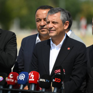 ozgur ozelden komisyon aciklamasi asla anayasa tartismasinin icinde olmayacagiz tsW91TfU