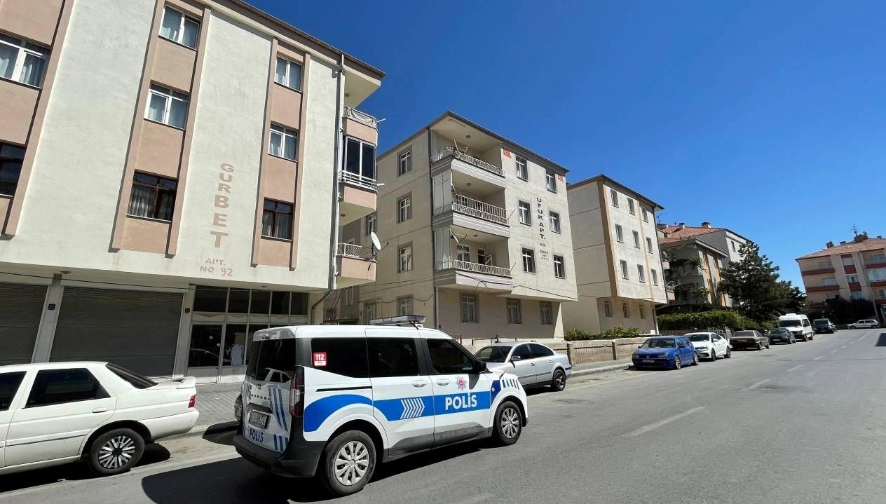 altinlari caldi iddiasi misafirlige gittigi arkadasinin evinde bicaklandi 9shTbQrO