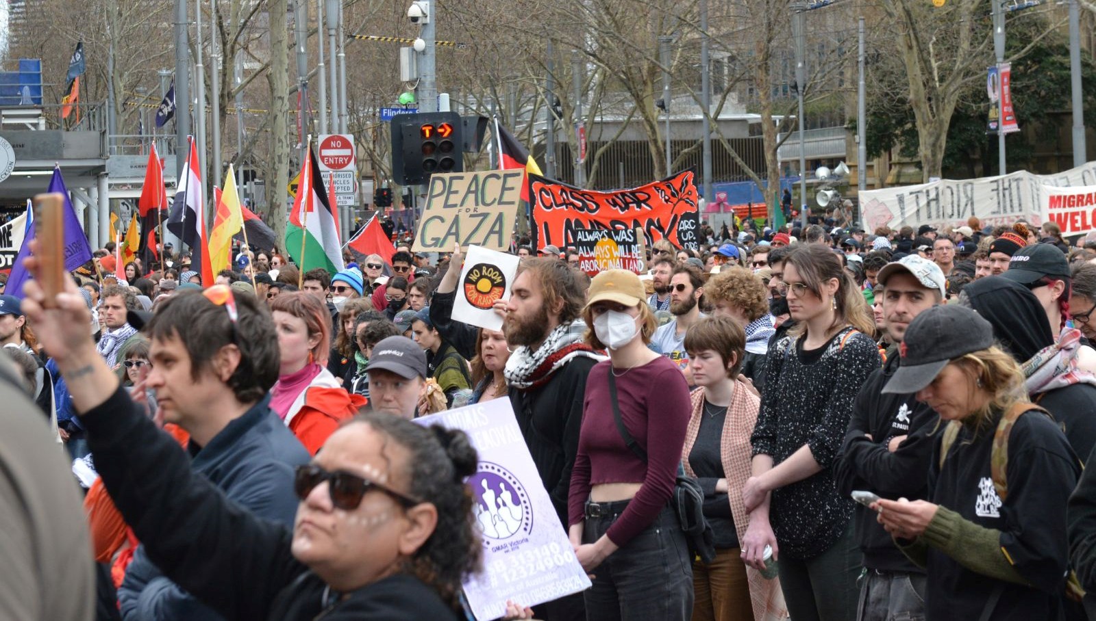 avustralyada on binler bir kez daha gazze icin yurudu SK1L3SfY