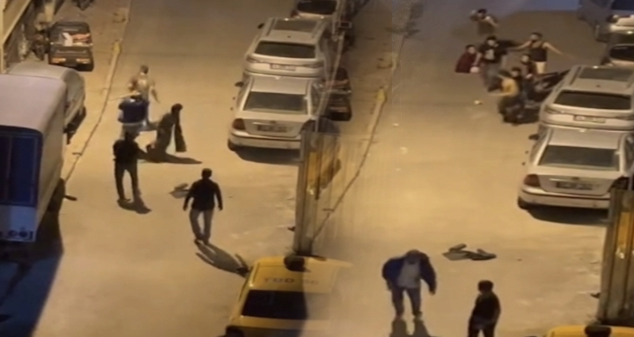 fatihte akil almaz kavga damacana icin birbirlerine girdiler 6CEM8civ