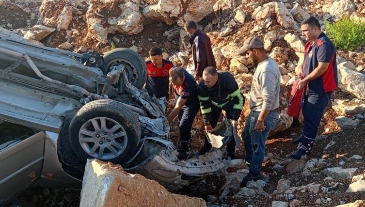 hatayda takla atan otomobilin surucusu yaralandi 2mAnnsSd