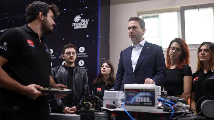 bakan bayraktar samsunda ogrencilerle bir araya geldi 2r9JCZTW