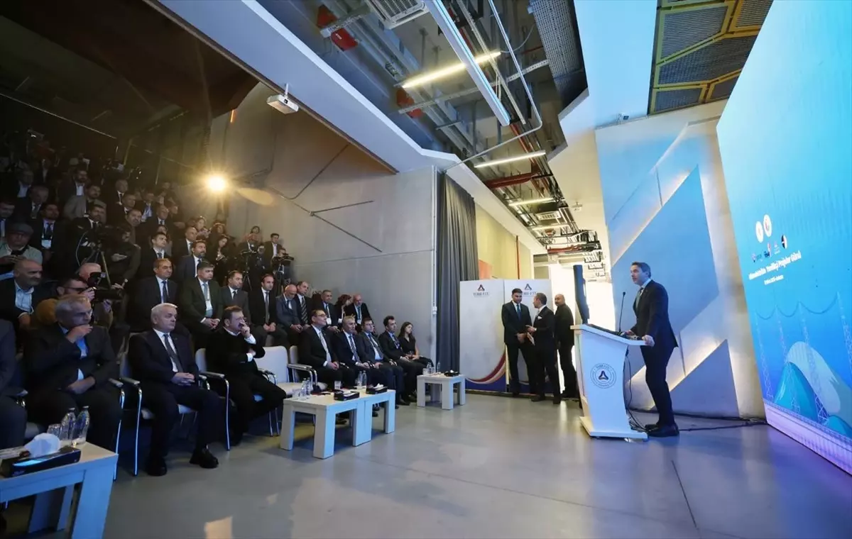 bakan bayraktar son 23 yilda yenilenebilir enerjideki devrimde heslerin onemli rol oynadigini belirtti DZY8a3yC