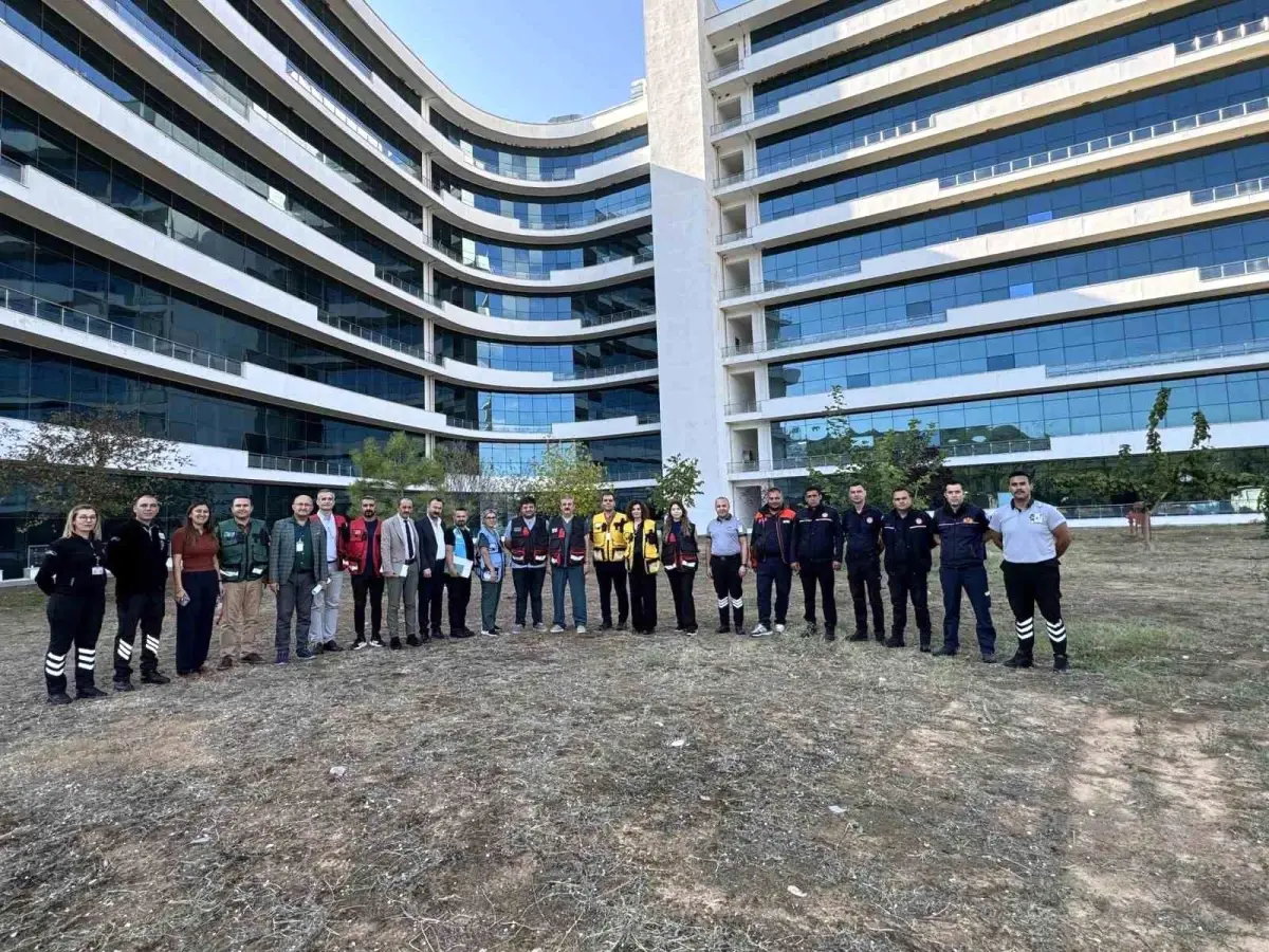 mugla egitim ve arastirma hastanesi afet tatbikatini basariyla tamamladi Yu1saxGn