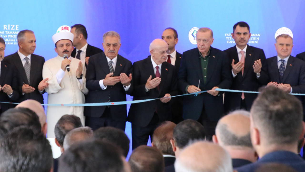 o anlar kamerada erdogana temel atma toreninde ismail kahraman surprizi lutfen efendim isminizi bagislayin efendim P8sfDBea