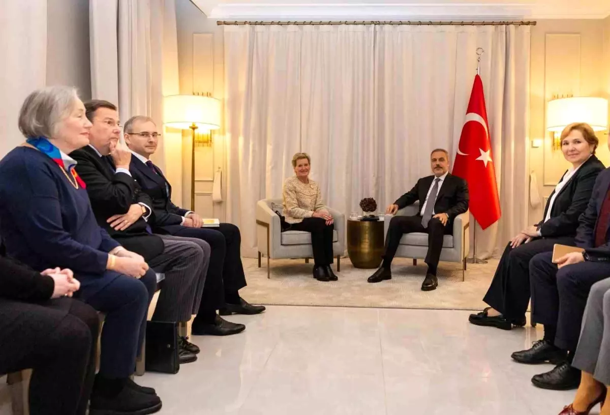 bakan fidan finlandiyada uJG2Rizs.jpg