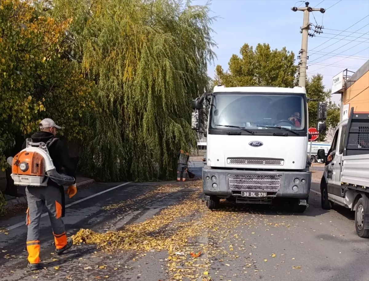 melikgazide sonbahar temizligi devam ediyor JVU3Tck8.jpg