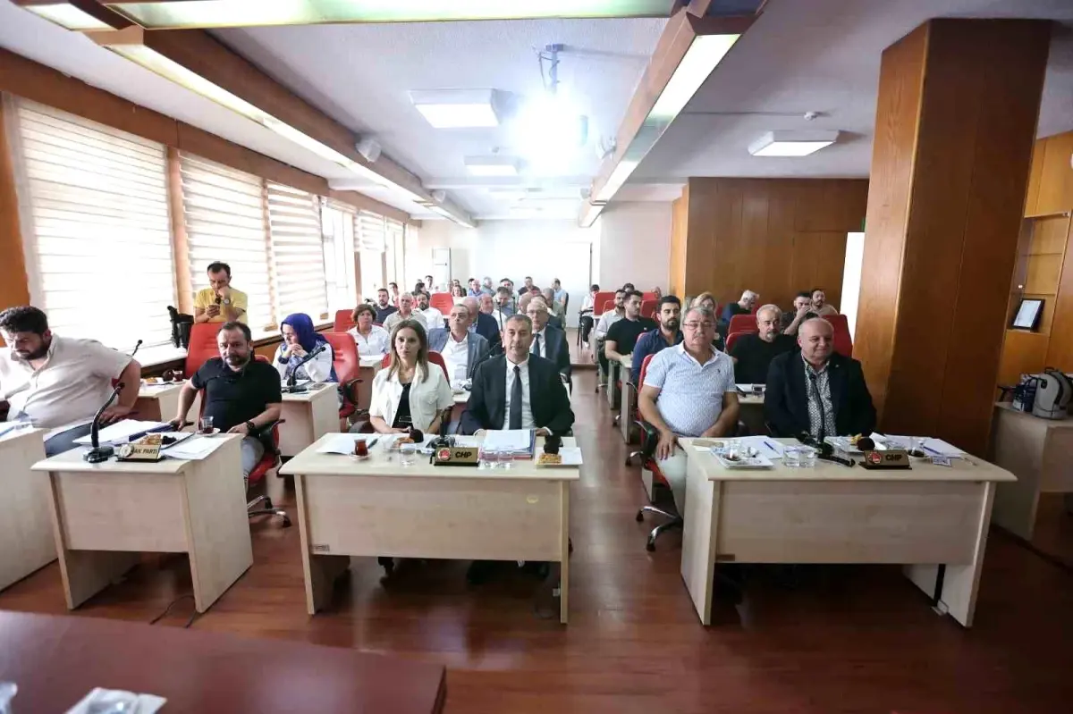 AK Parti’den açılış öncesi CHP lideri Özel’e çağrı