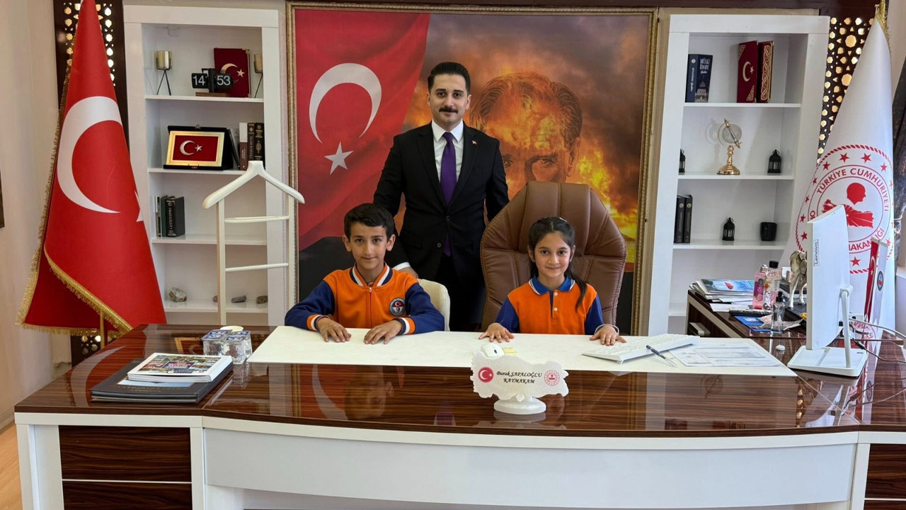 23 Nisan Coşkusunda Kaymakam Şapoğlu, Makamı Öğrencilere Devretti