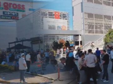 Pendik’teki Alışveriş Merkezinde Çıkan Yangında Vatandaşlar Güvenliğe Tahliye Edildi